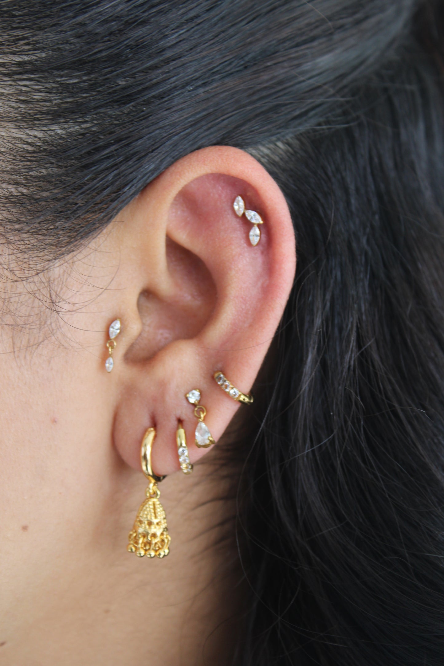 Layla Studs (Titanium)